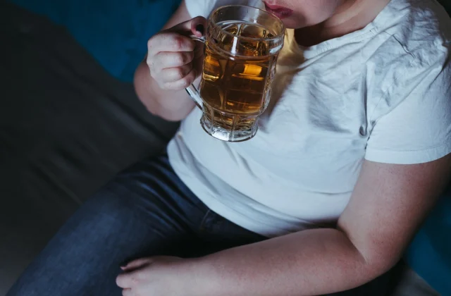 One Major Side Effect of Drinking Alcohol If You’re Overweight,