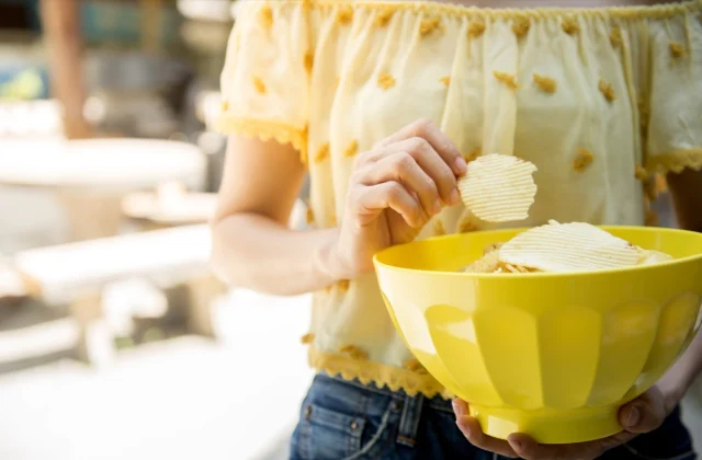 One Major Side Effect of an Unhealthy Diet for Women, Says