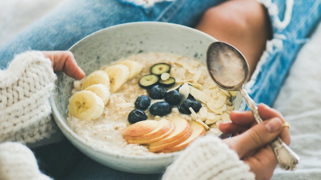 oats and fruit in bowl