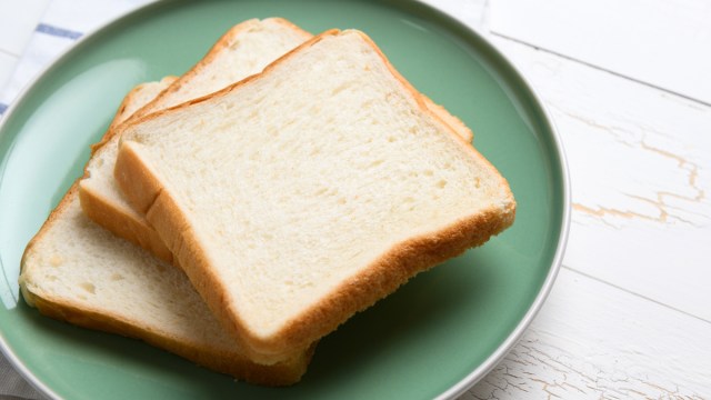 slices of white bread on the plate