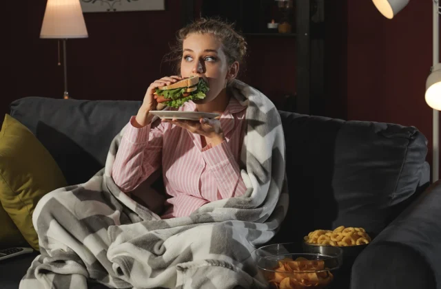 The 3 Worst Eating Habits for Your Waistline, According to New