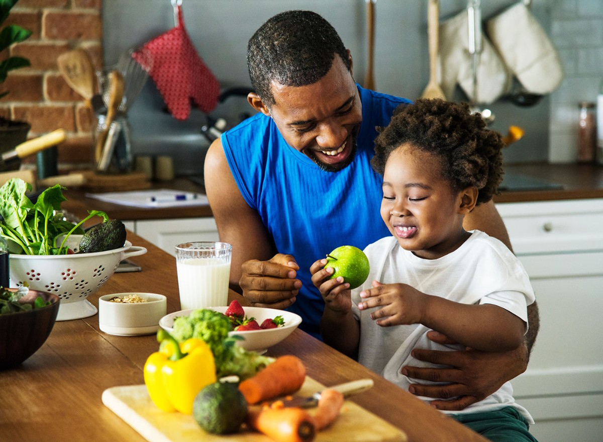 This Exact Diet Lowers Risk of Cancer and Heart Disease, Expert