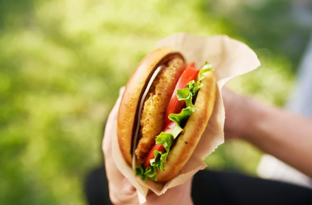 The #1 Healthiest Quick-Meals Rooster Sandwich, Says Dietitian