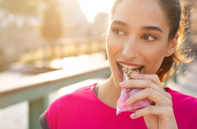 This Is the #1 Healthiest Protein Bar, Based on a Movie star