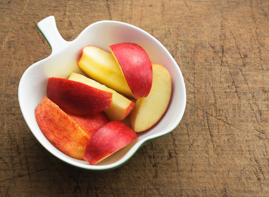 apple slices in white apple shaped bowl