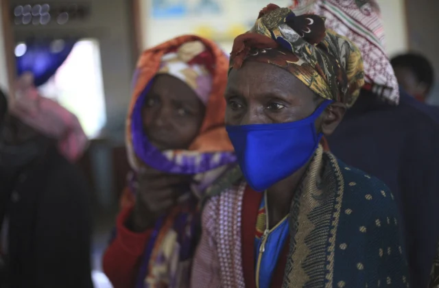 800 in Uganda acquired faux COVID jabs: officers