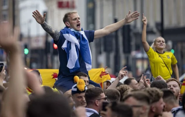 Best photos and videos Scotland fans partying in London