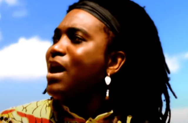 Cameroonian singer Wes, artist of the pipe