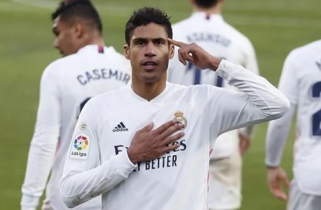 Chelsea, Man United Mise PSG? Raphael Varane Oo Doortay Kooxda Uu Ku