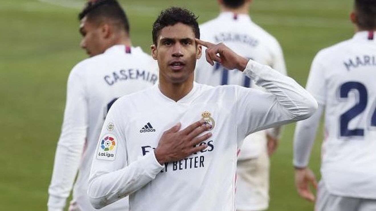 Chelsea, Man United Mise PSG? Raphael Varane Oo Doortay Kooxda Uu Ku