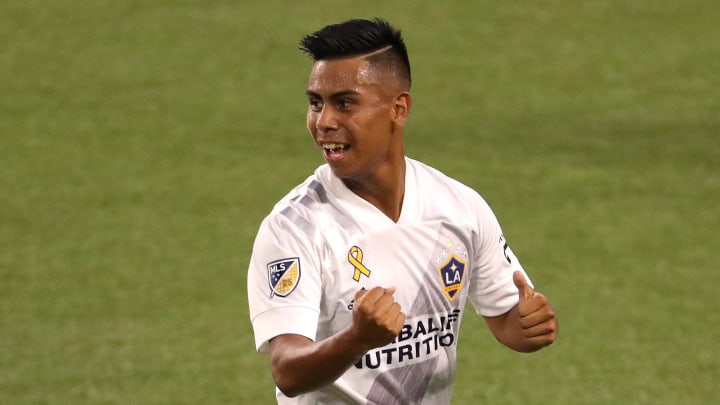 Chicharito Hernandez praises ‘diamond’ Efrain Alvarez