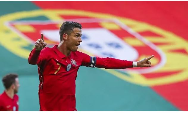 Cristiano Ronaldo Oo Tallaabo U Jira Rikoodhkii Abid La Gaadhi Waayey