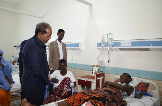 Daawo: Xasan Sheekh oo booqday dhaawacyada weerarkii WISIL, …