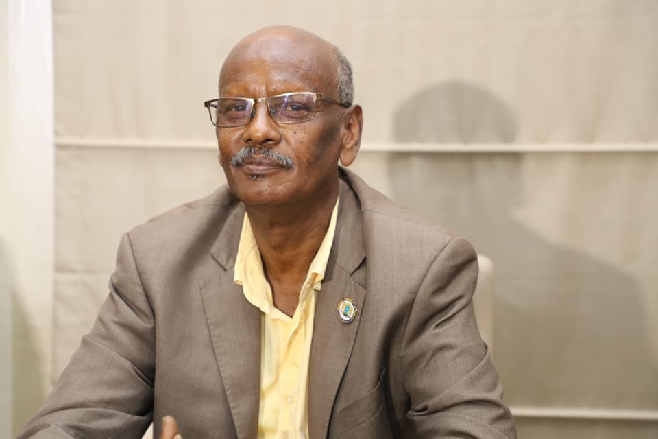 Daawo: Xildhibaan Zakariye oo shaaciyey inuu askarta maqan k…