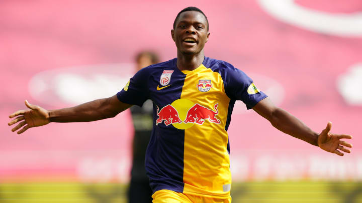 Foxes completes Patson Daka signing