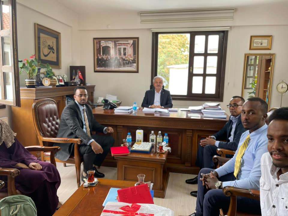 Heshiis shan qodob ah oo ay kala saxiixdeen maamullada Muqdi…