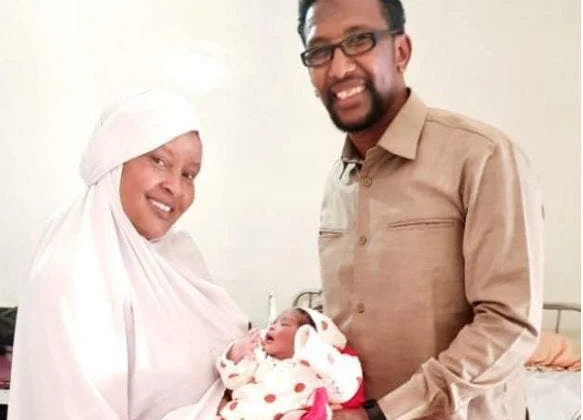 Hooyo codeyneysay oo fool ay ku qabatay xaafad ka mid ah mag…