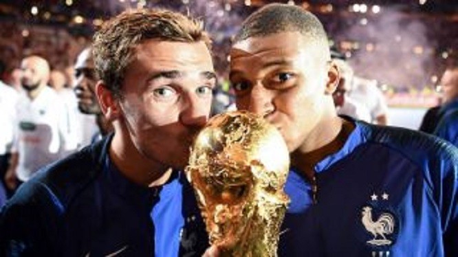 Kylian Mbappe Oo Kala Wareegay Griezmann Masuuliyadda Kubbadaha Laadka