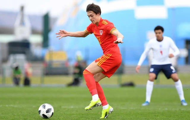 Leicester City sign Chris Popov from Man Utd