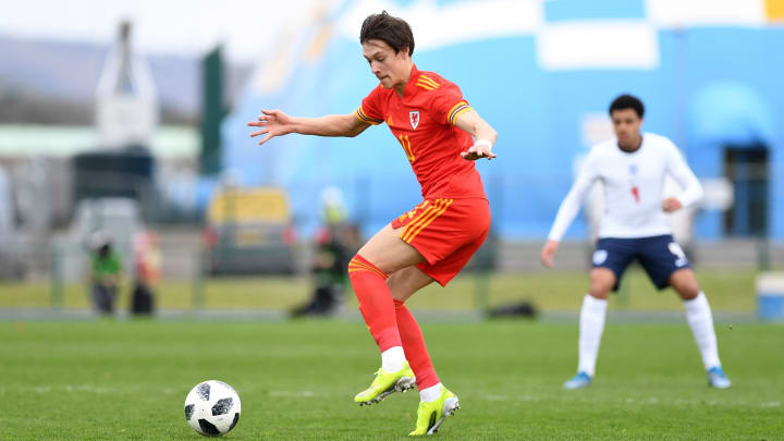 Leicester City sign Chris Popov from Man Utd