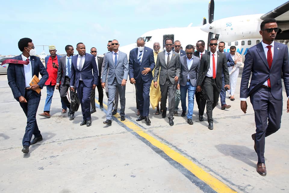 Madaxweyne goboleedkii u horeeyay oo gaaray Muqdisho iyo war…