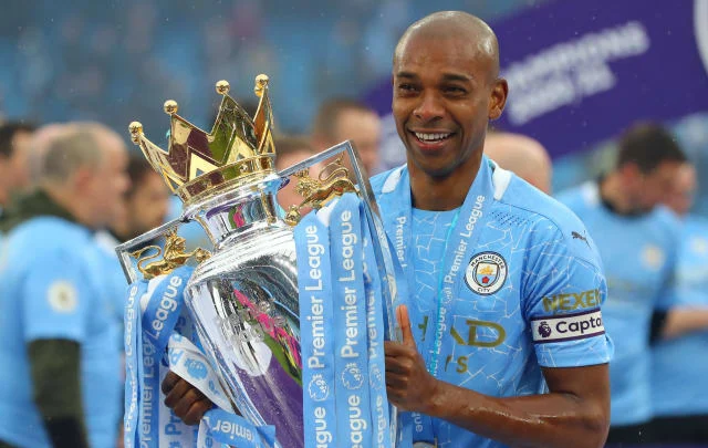 Man City News – Fernandinho signs new contract