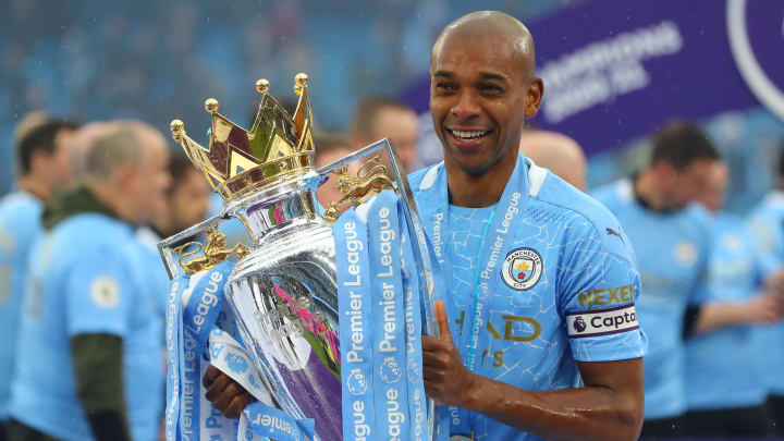 Man City News – Fernandinho signs new contract