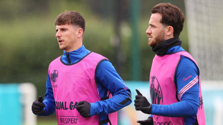 Mount and Chilwell to insulate after contact with Gilmour