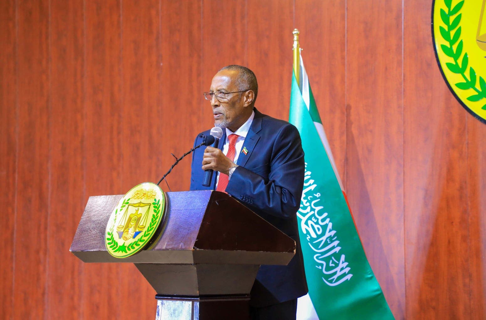 Muuse Biixi oo shaaciyey in DF ay ‘cunaqabateyn’ dhaqaale sa…