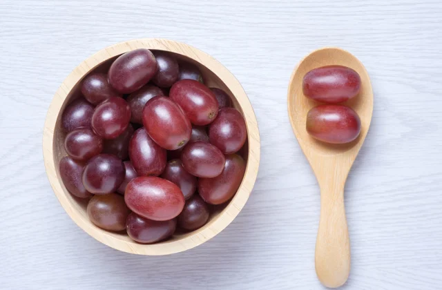 One Major Side Effect of Eating Grapes, Says Dietitian