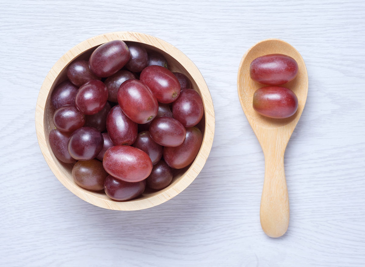 One Major Side Effect of Eating Grapes, Says Dietitian