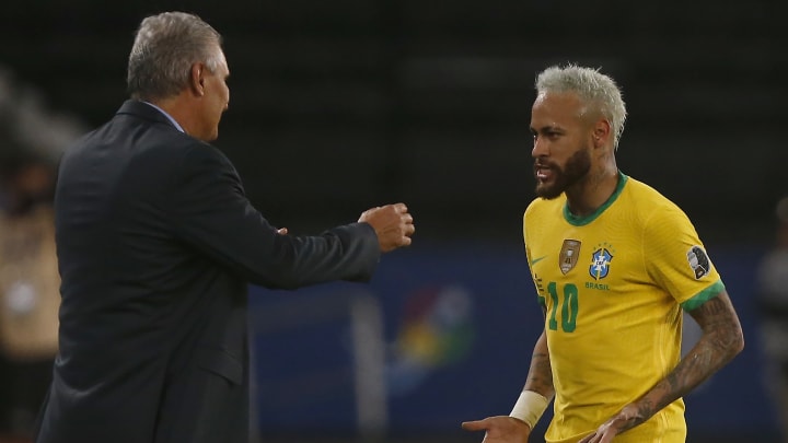 Pele pays tribute to Neymar after milestone goals