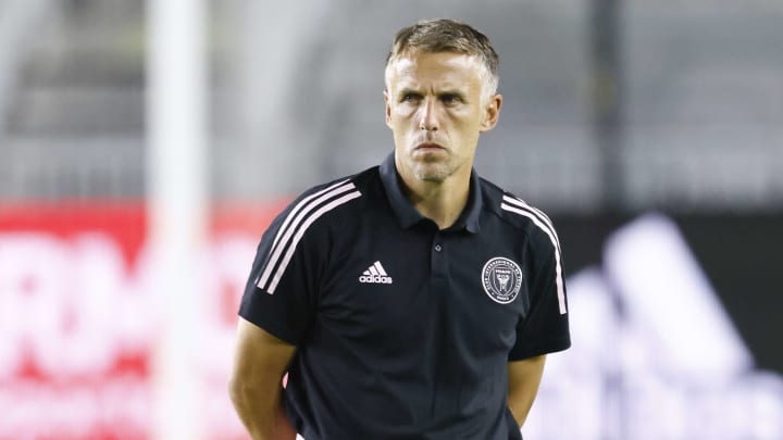 Phil Neville shuts down rumors about Rodolfo Pizarro