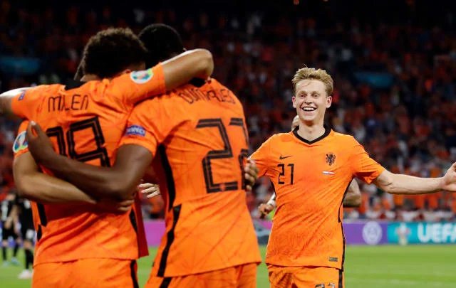 Player rating that Oranje walks for a 16-year-old