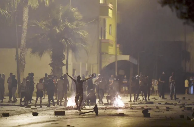 Problems in Tunis after a young man was arrested to death