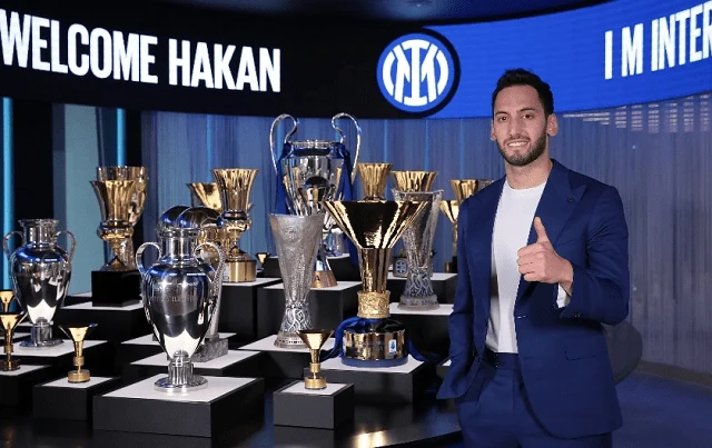 RASMI: Inter Milan Oo Si Rasmi Ah Ula Wareegtay Xiddigii AC Milan Ee