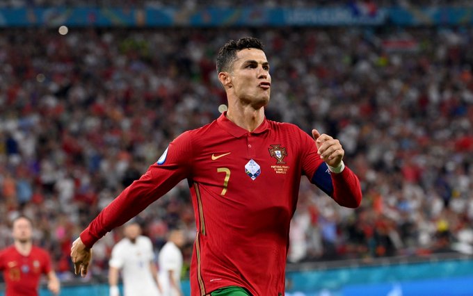 RIKOODH: Cristiano Ronaldo Oo Gaarey Rikoodhka Xiddigii Ugu Goolasha