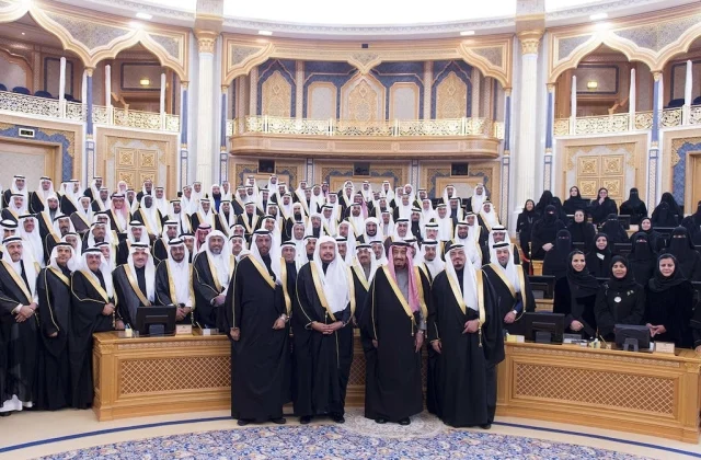 Sacuudiga oo qorsheynaya isbeddel lama filaan ah oo la xirii…