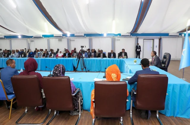 Sawirro: Doorashada Soomaaliya oo si rasmi ah maanta loo gud…