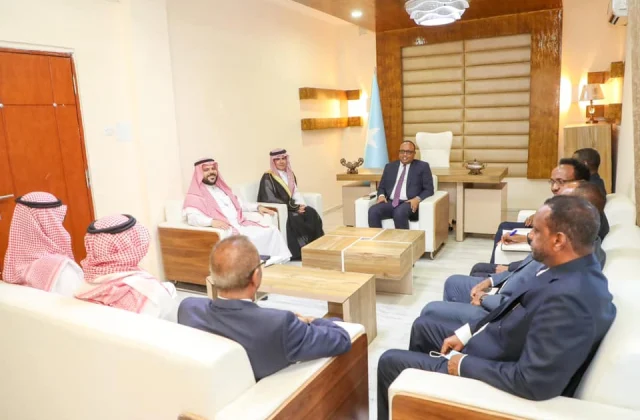 Sawirro: Wafdi ka socda Sacuudi Carabiya oo Muqdisho yimid i…