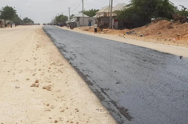 Sawirro iyo wararkii ugu dambeeyay ee dhismaha waddada Muqdi…