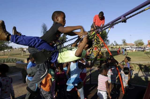 South African woman gives birth to record 10