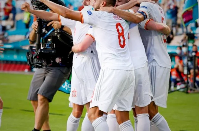 Spain Oo Xasuuqday Slovakia & Sweden Oo Kasoo Baxay Group E