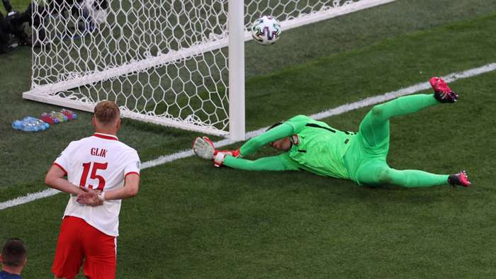 TAATIIKH: Szczesny Oo Noqday Goolhayihii Ugu Horreeyey Taariikhda EURO