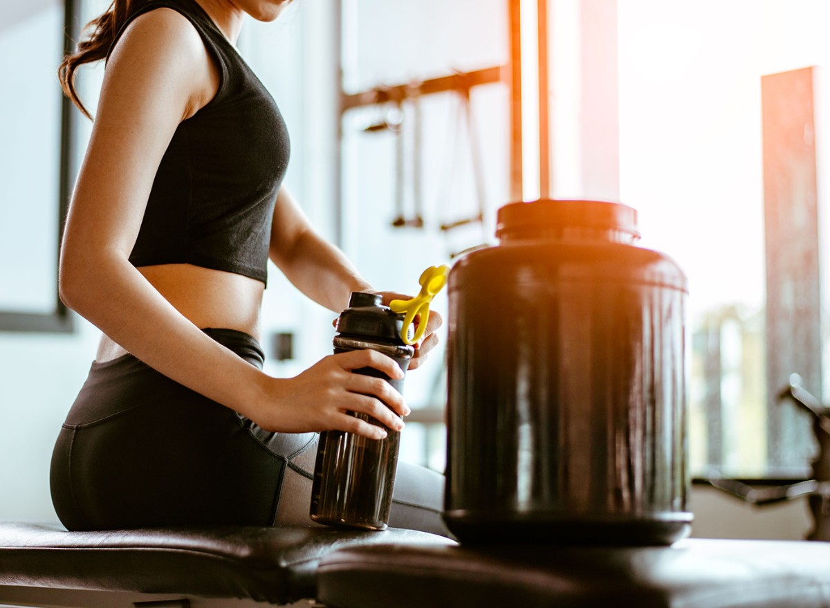 Taking This Supplement Without Water Caused a 20-Year-Old to Have