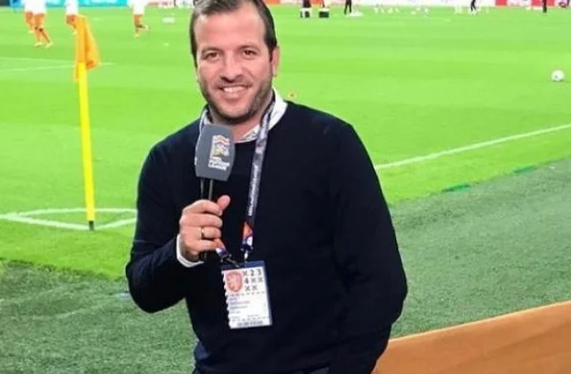 “Waxaan Baas Ahayn Ma Garanayaan” – Van Der Vaart Oo Tilmaamay Xulka