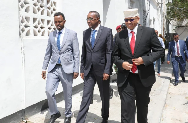 Xog: Rooble oo berri u baxaya safar gudaha dalka ah – Caasim…