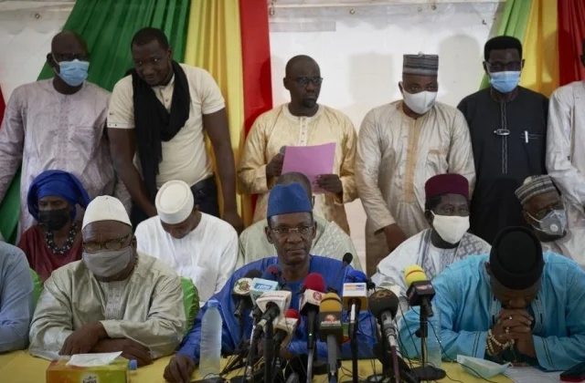 demonstration of M5, Choguel Maïga reaches out to
