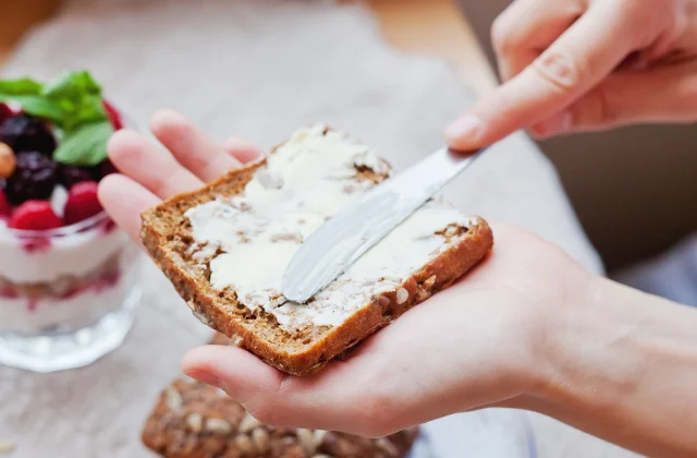 The Worst Breakfast Habits for Your Waistline, Say Dietitians