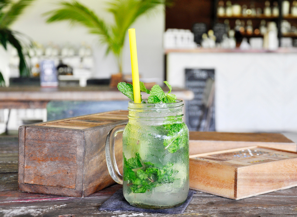 mint leaves in drink